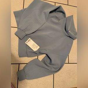 Lululemon Full Florish Pullover, light blue NWT